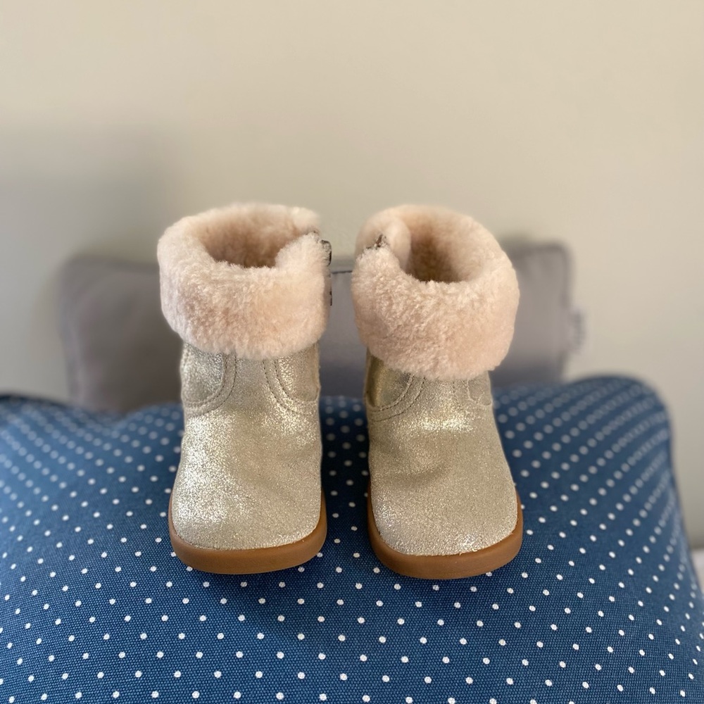 BABY UGG BOOTS (silver, size 4/5 USA)